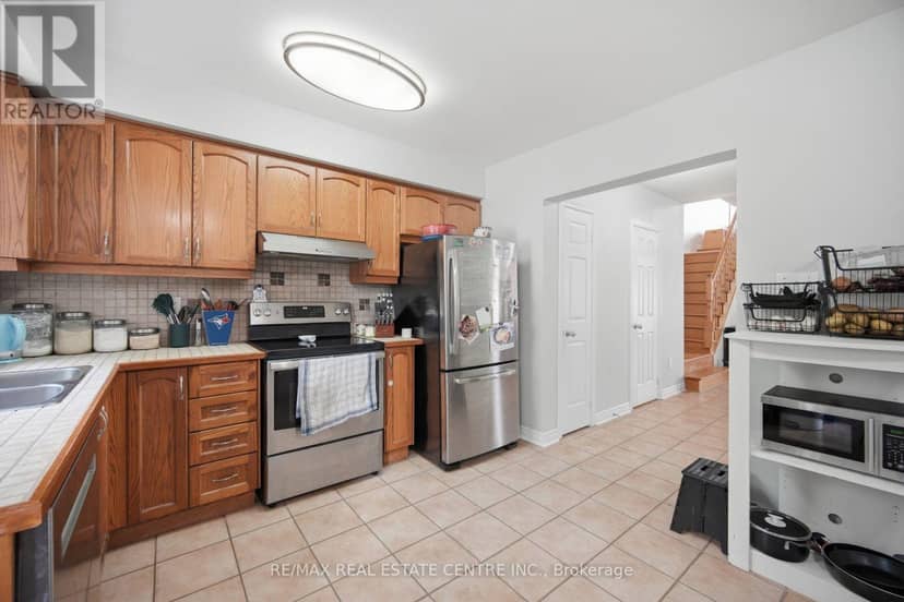 65 Coolspring Crescent — photo 9 of 32