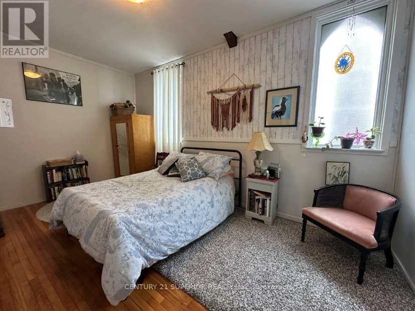 19 White Boulevard — photo 18 of 40