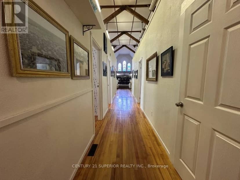 19 White Boulevard — photo 8 of 40