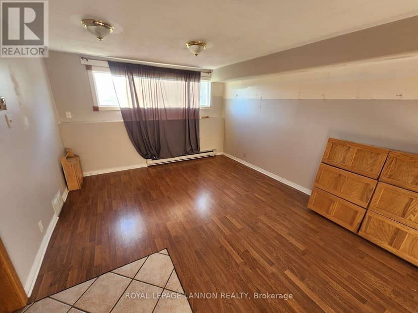 38 Eastgrove Crescent — photo 11 of 23