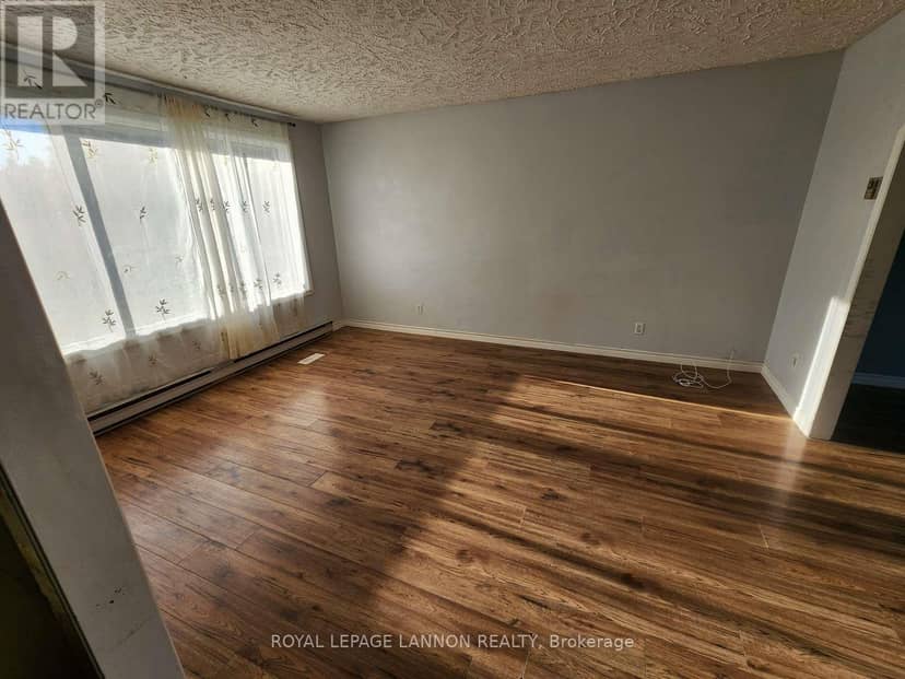 38 Eastgrove Crescent — photo 7 of 23
