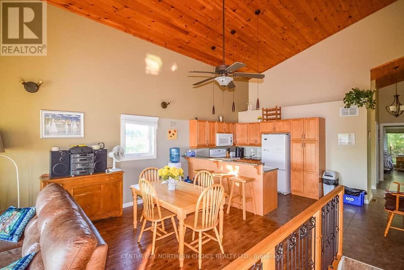 25 Royal Lake — photo 12 of 38