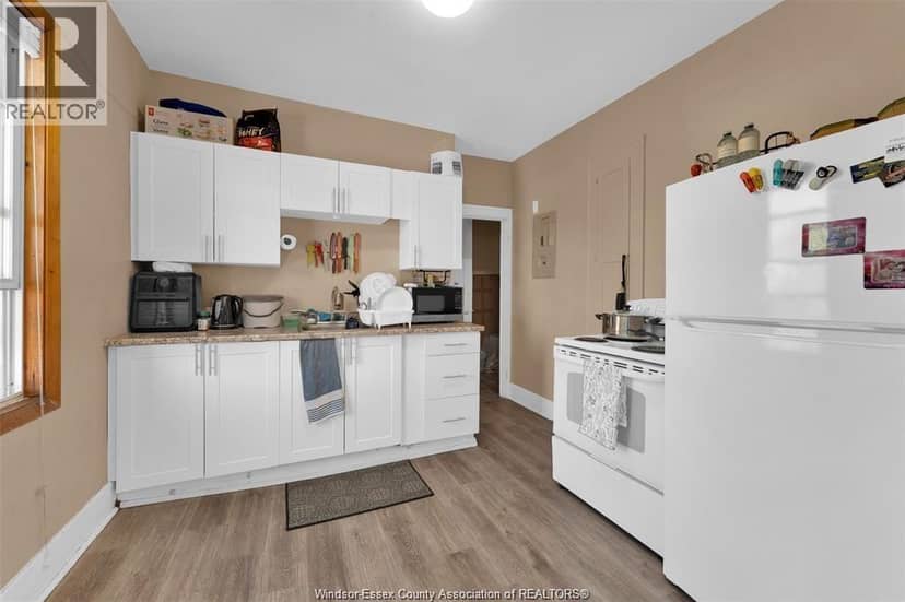 538 Louis AVENUE — photo 9 of 26