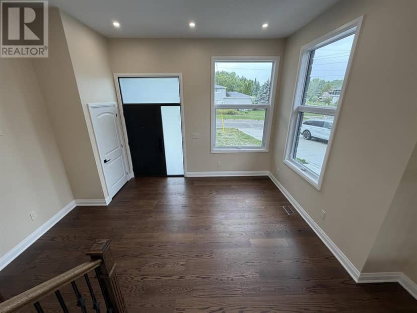 68 McLaren CRES, Elliot Lake, photo 4