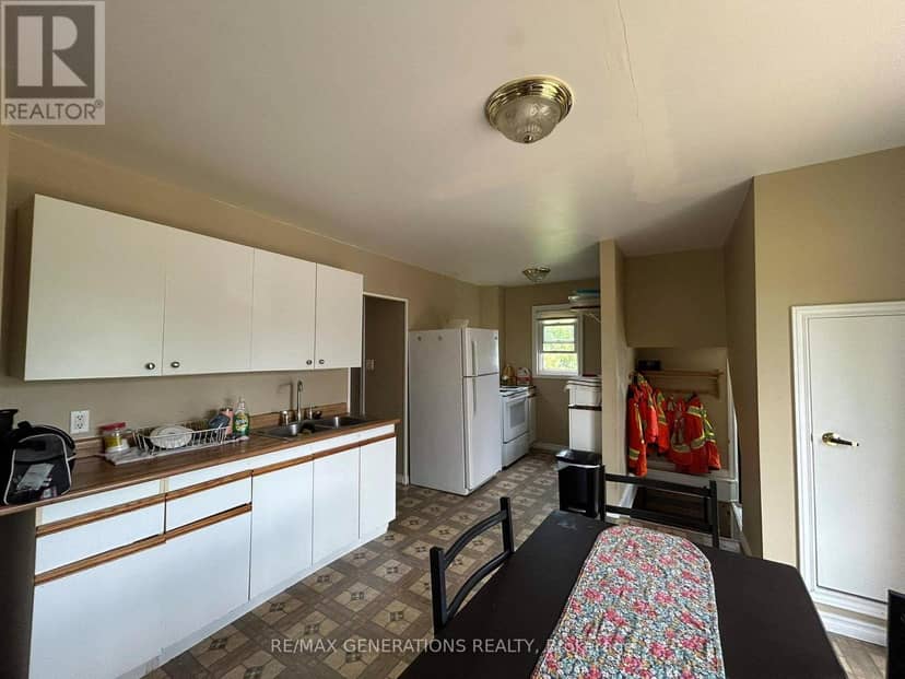 208 Mackenzie Avenue — photo 26 of 40