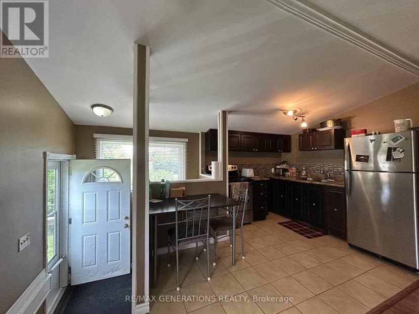 208 Mackenzie Avenue — photo 18 of 40