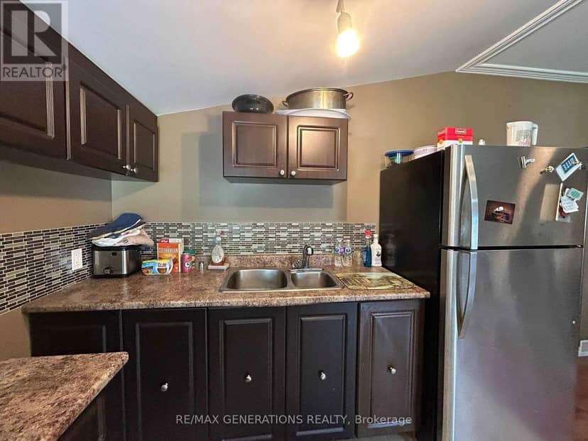208 Mackenzie Avenue — photo 9 of 40