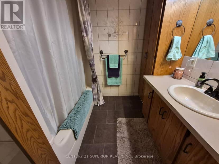 104 Centennial Drive — photo 17 of 40