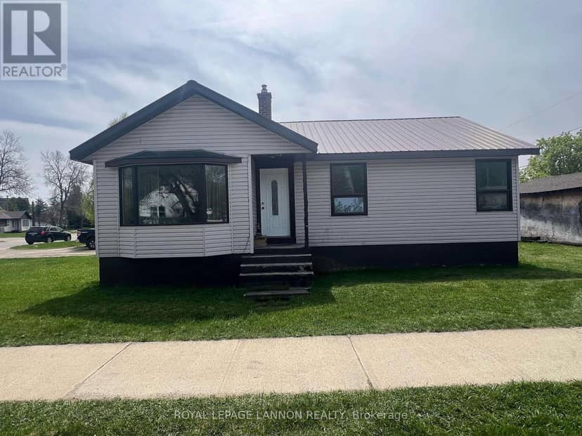 101 Pine Crescent — photo 1 of 15