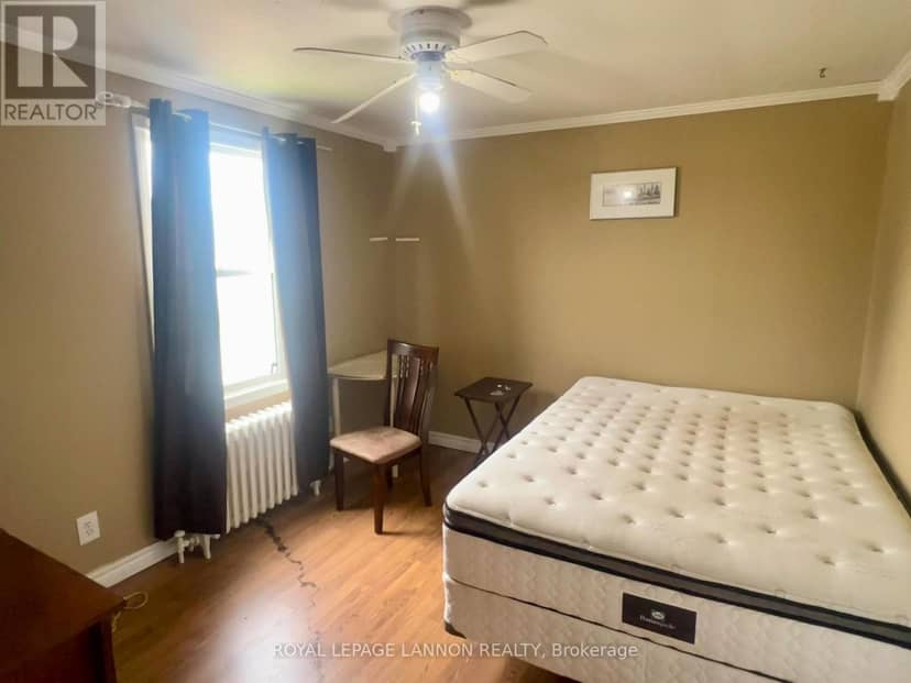 213-215 Gorrie Street — photo 17 of 26