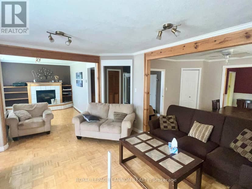213-215 Gorrie Street — photo 10 of 26