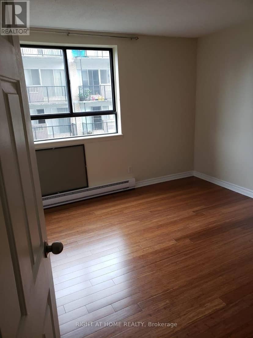 706 - 470 Laurier Avenue W — photo 19 of 27