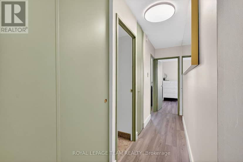 1809 - 515 St Laurent Boulevard — photo 16 of 40