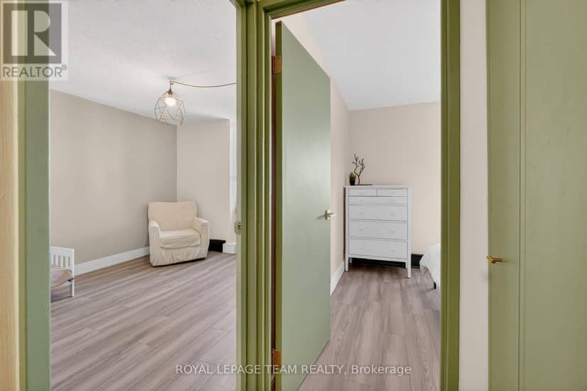 1809 - 515 St Laurent Boulevard — photo 17 of 40
