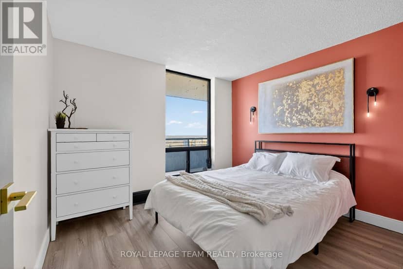 1809 - 515 St Laurent Boulevard — photo 18 of 40