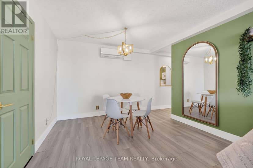 1809 - 515 St Laurent Boulevard — photo 31 of 40