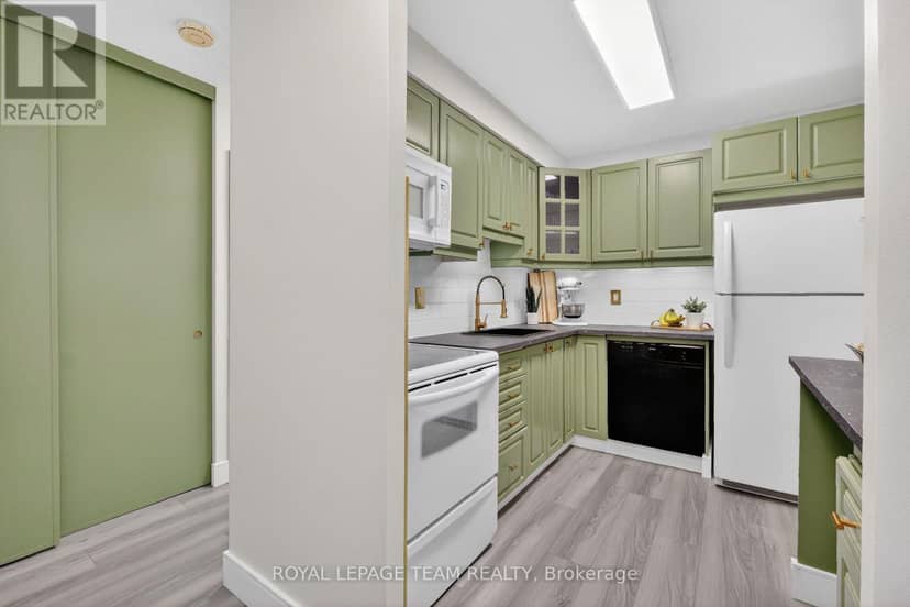 1809 - 515 St Laurent Boulevard — photo 9 of 40