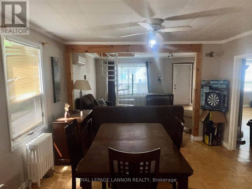 213-215 Gorrie Street — photo 15 of 26