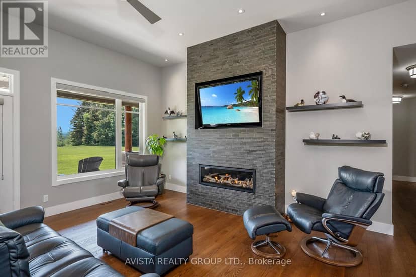 2422 Broadway Ave — photo 10 of 40