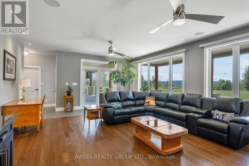 2422 Broadway Ave — photo 16 of 40