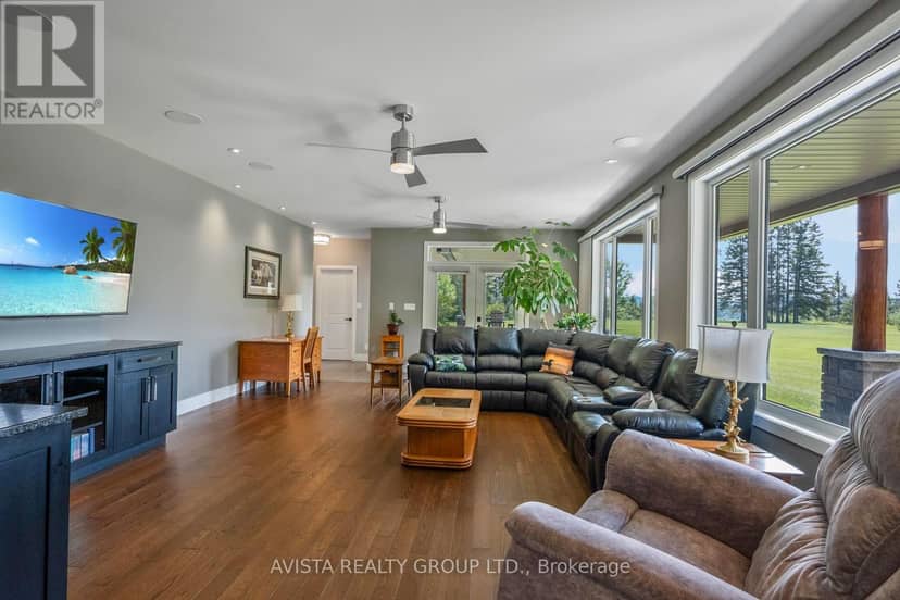 2422 Broadway Ave — photo 14 of 40