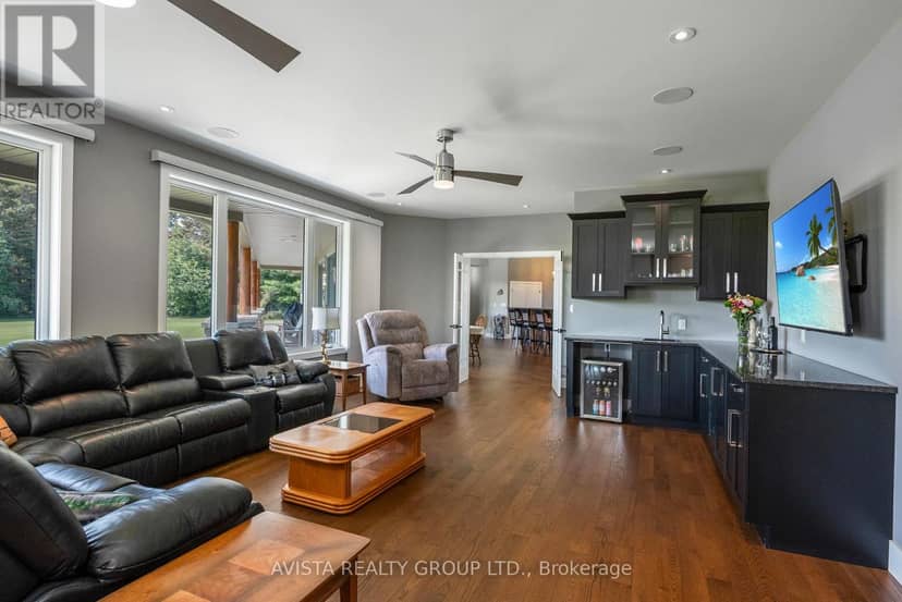 2422 Broadway Ave — photo 15 of 40