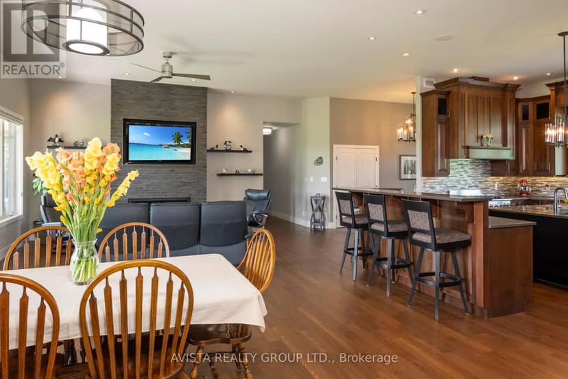 2422 Broadway Ave — photo 12 of 40