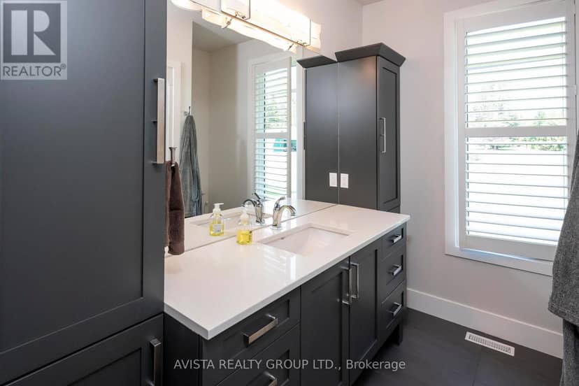 2422 Broadway Ave — photo 28 of 40