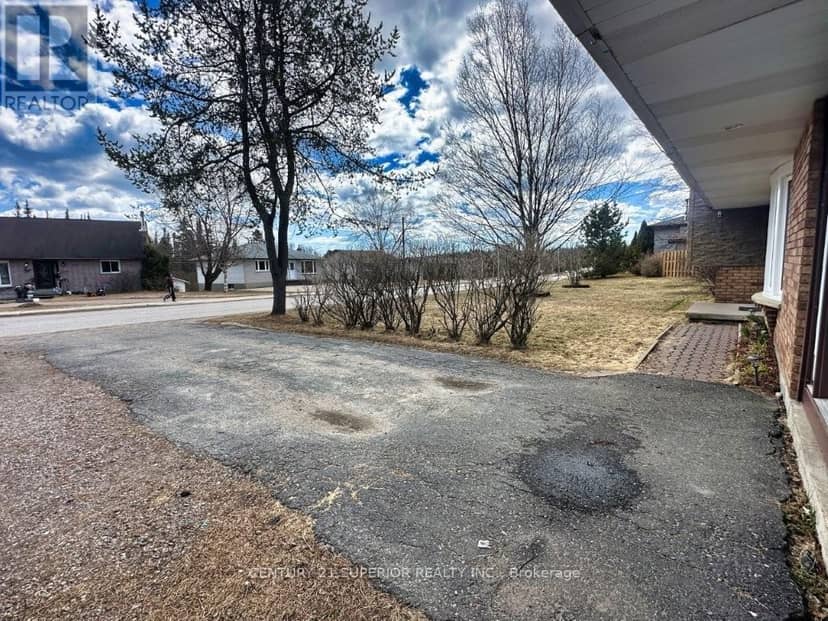 16 Terrace Heights Drive, Terrace Bay, photo 5