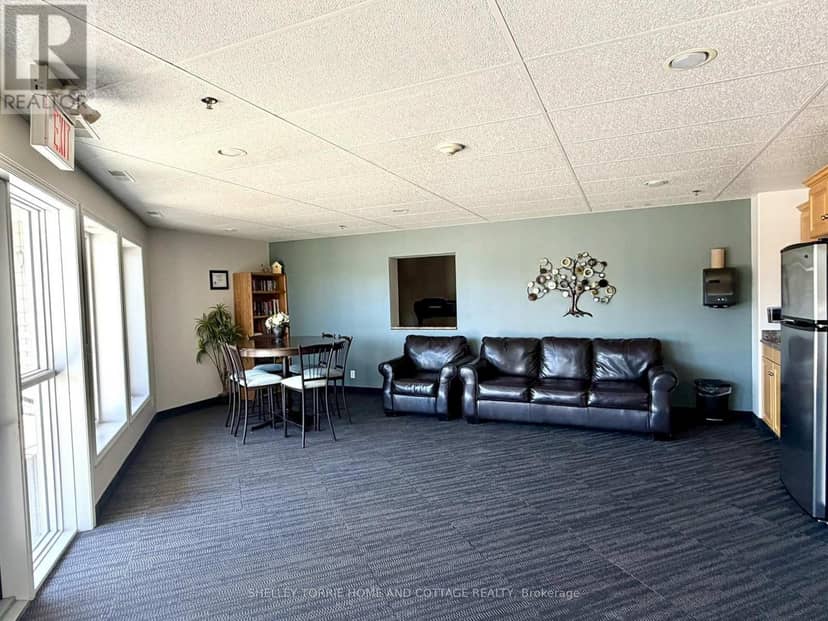 401 - 5 Bay Road — photo 16 of 28