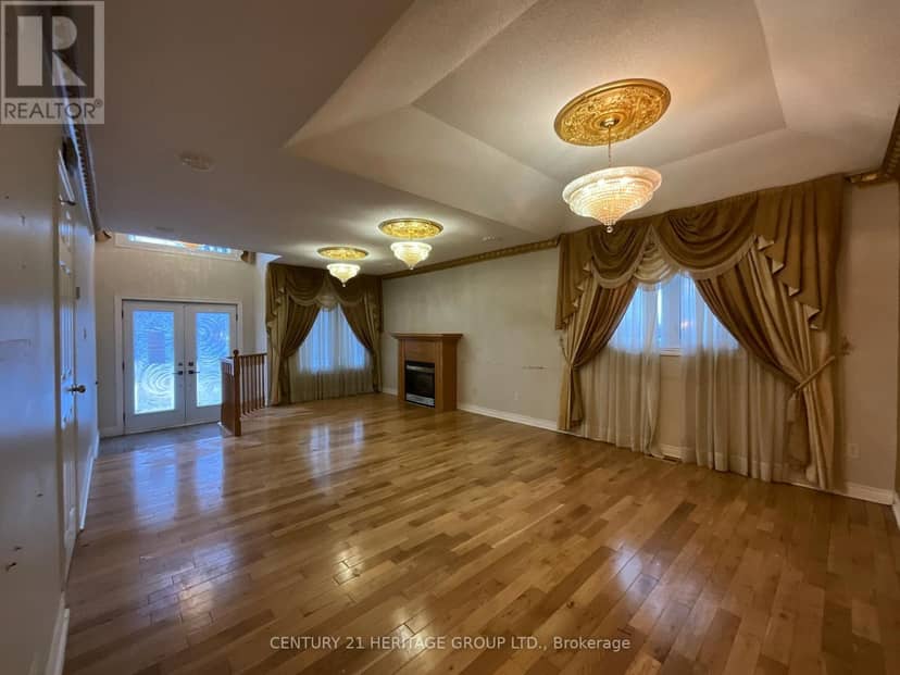 305 Sandringham Drive — photo 10 of 34