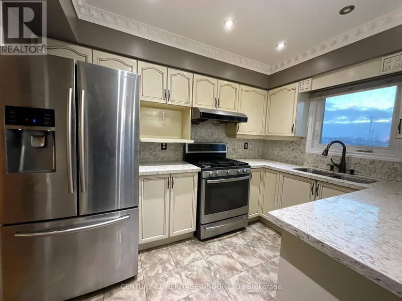 305 Sandringham Drive — photo 17 of 34