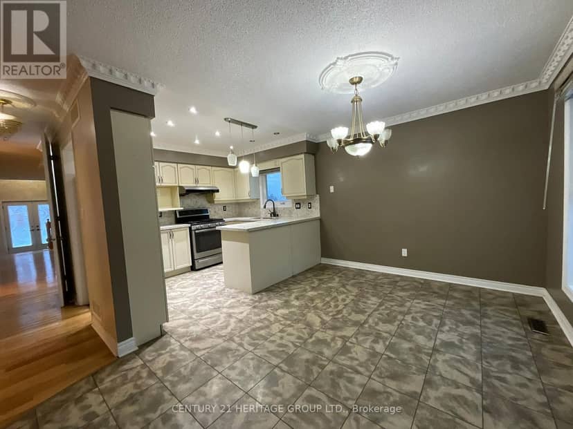 305 Sandringham Drive — photo 19 of 34