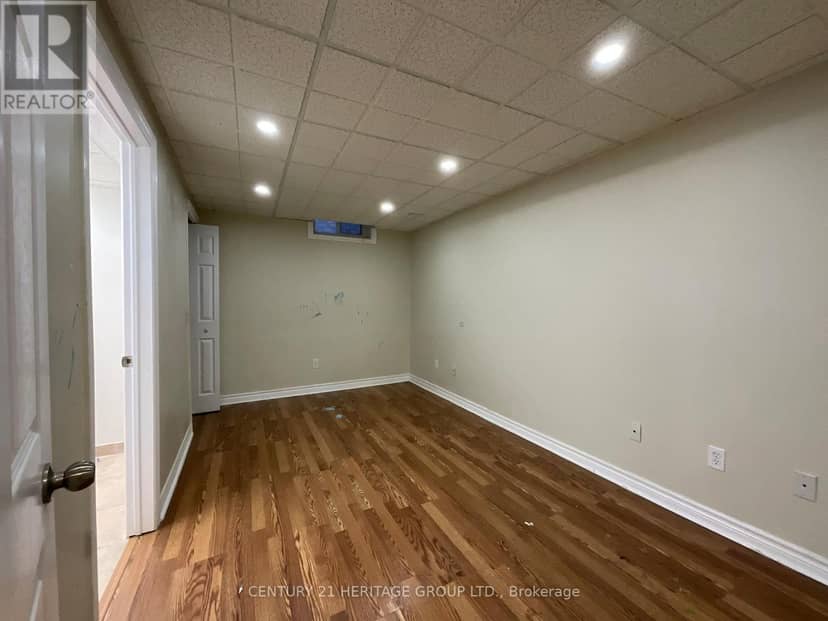 305 Sandringham Drive — photo 31 of 34