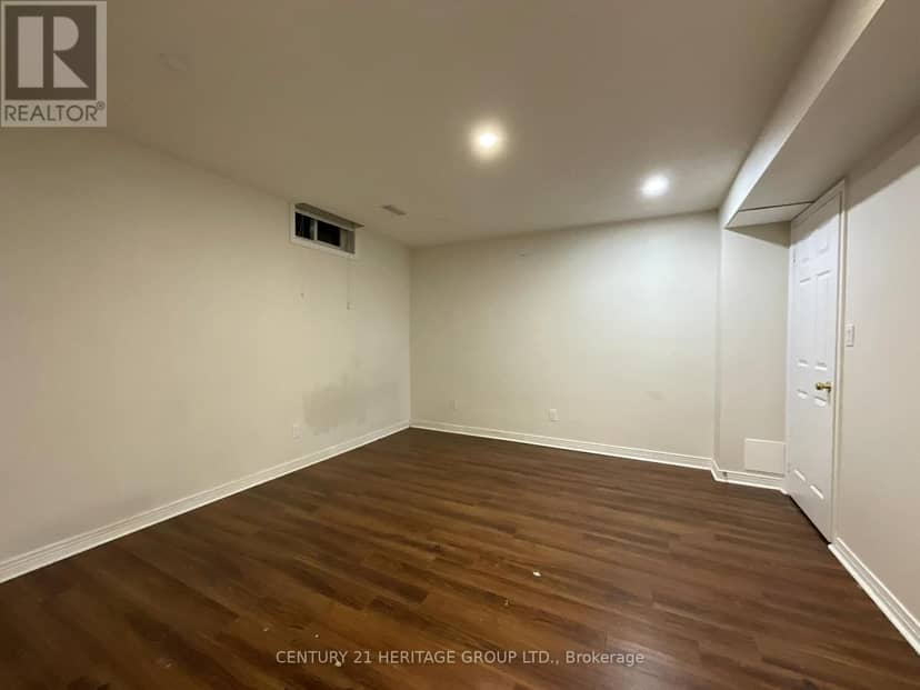 305 Sandringham Drive — photo 32 of 34