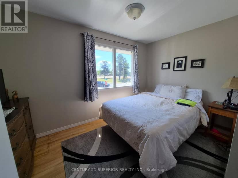 1 Laurier Ave — photo 12 of 40