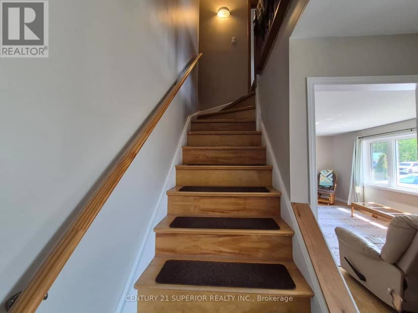 1 Laurier Ave — photo 16 of 40