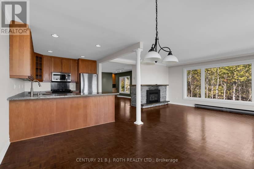 49 Lakeshore Road E — photo 11 of 34