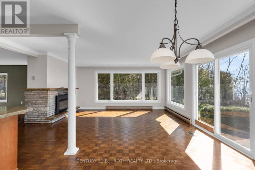 49 Lakeshore Road E — photo 14 of 34
