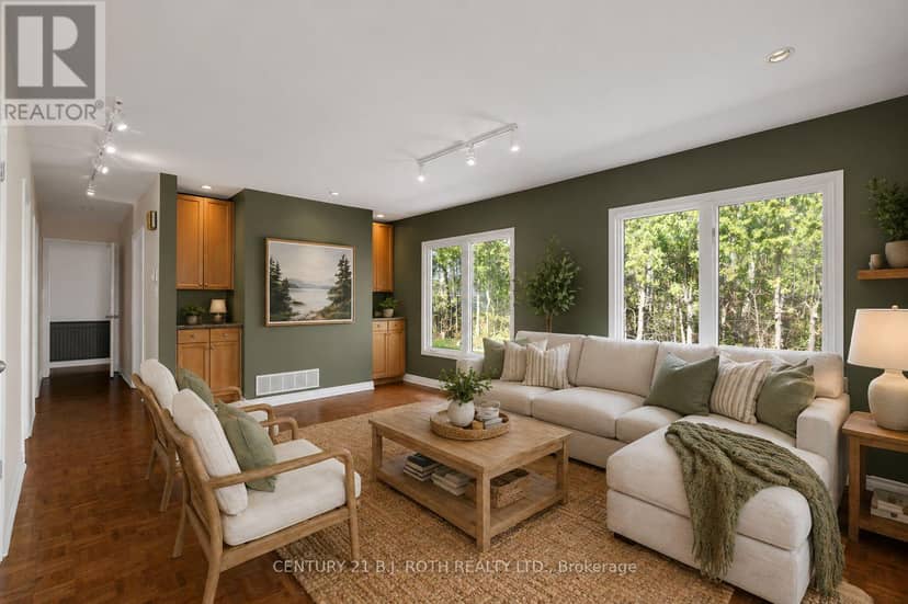 49 Lakeshore Road E — photo 6 of 34
