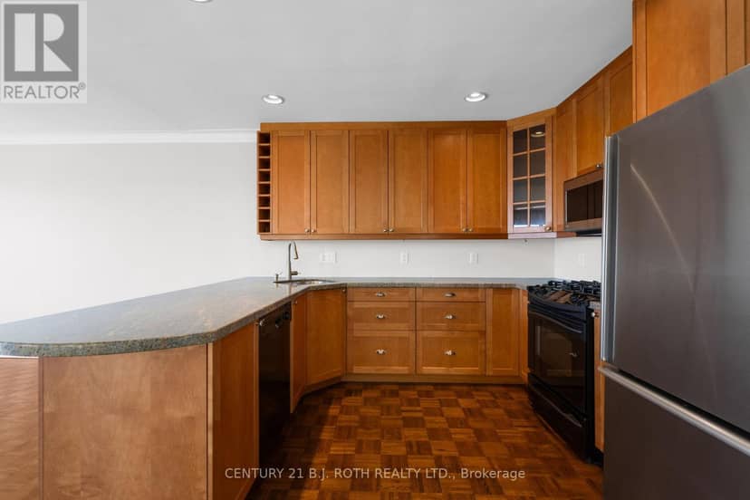 49 Lakeshore Road E — photo 9 of 34