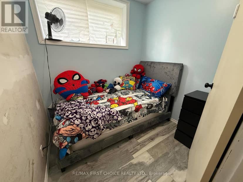24 Elvis Avenue — photo 12 of 14