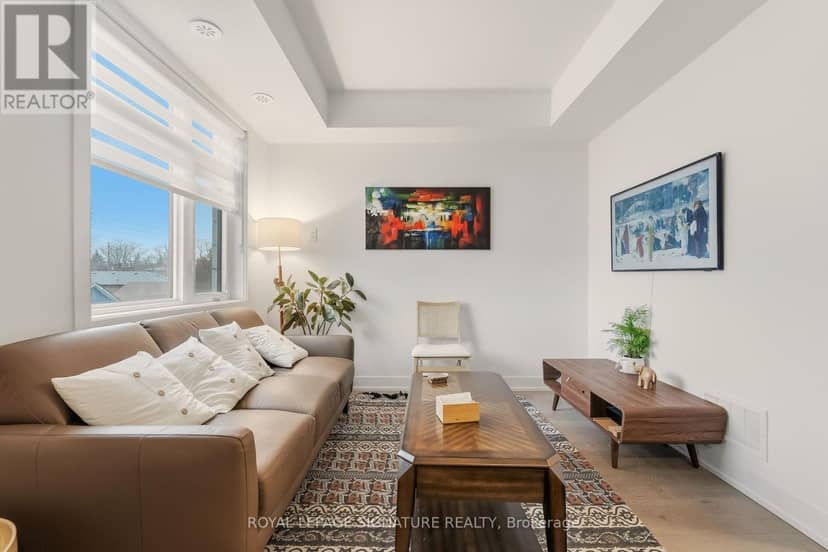 227 - 1062 Douglas McCurdy Common — photo 11 of 38