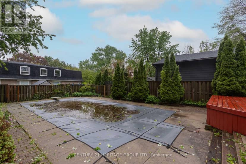 2232 Queensway Drive — photo 18 of 21