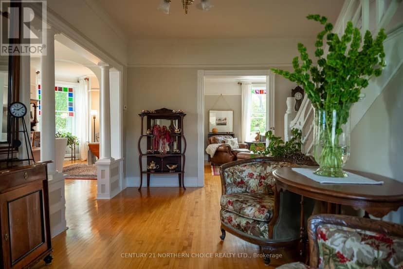 108 Ottawa Street — photo 10 of 37
