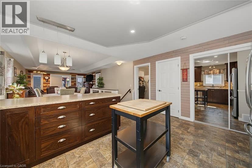 3913 PRIMROSE Lane — photo 9 of 40