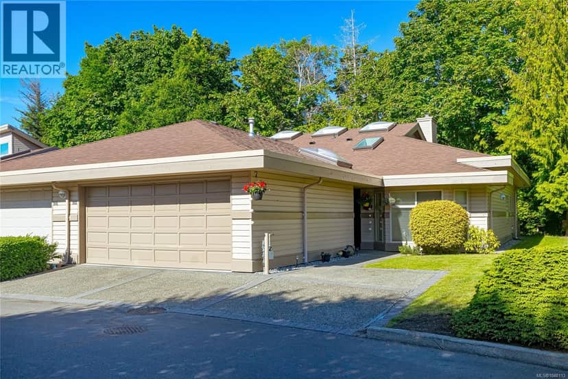 902 Lakes Blvd, Parksville