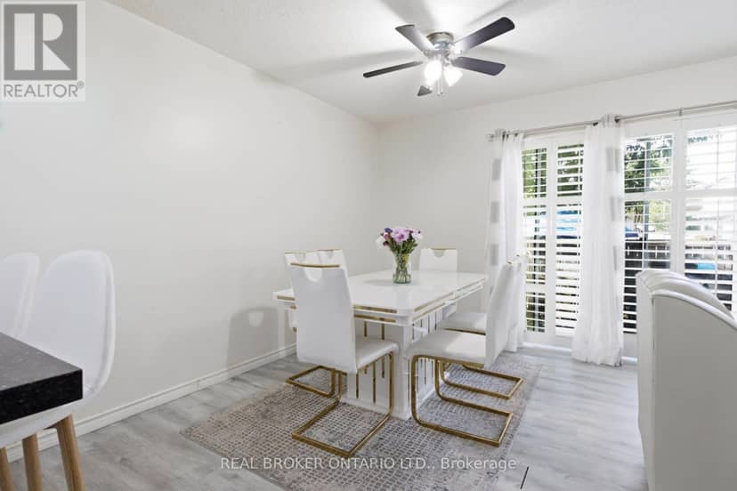 5 - 31 Schroder Crescent — photo 13 of 40