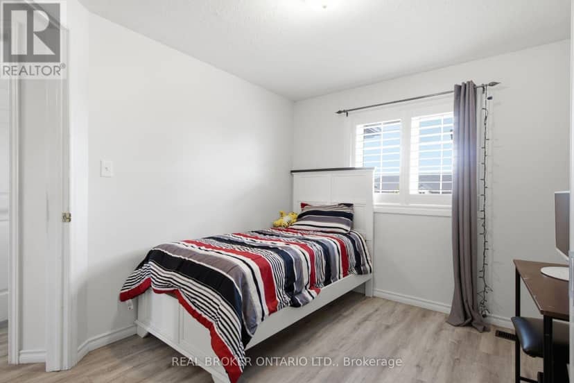 5 - 31 Schroder Crescent — photo 23 of 40