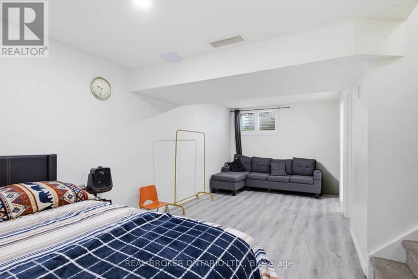 5 - 31 Schroder Crescent — photo 32 of 40